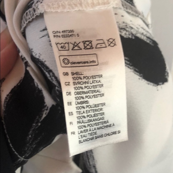 H&M size 2 graphic black & off white flowy dress - Picture 4 of 5